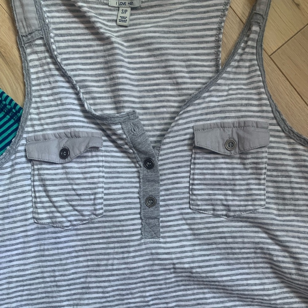 Bundle of 2 Forever 21 tank tops - Picture 5 of 6